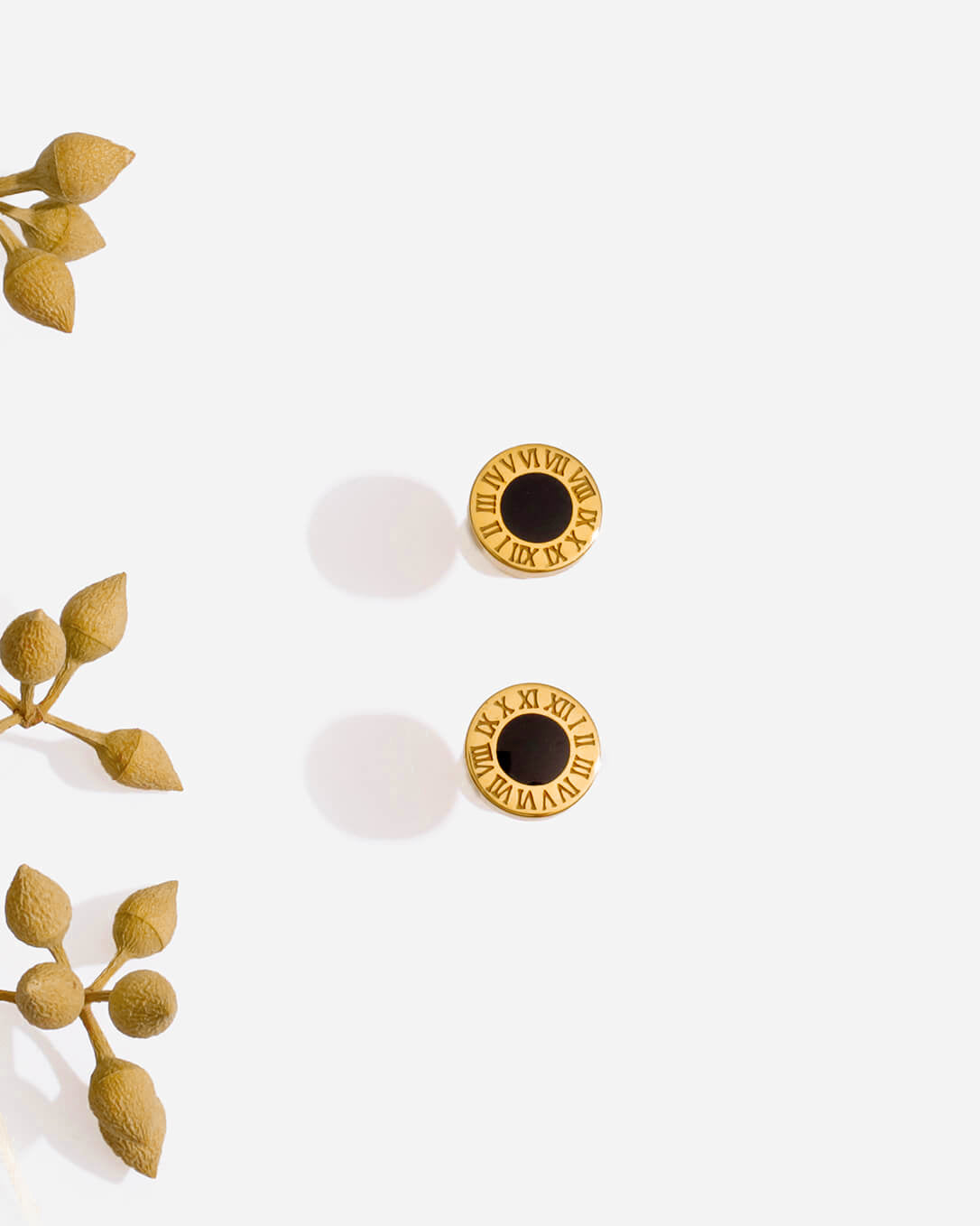 Roman Round Stud Earrings 12mm Gold Tone